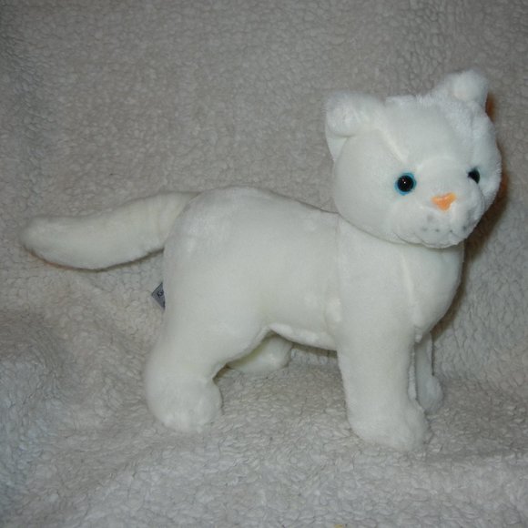 White Realistic Kingdom Kuddles Cat Kitten Soft Plush Toy - Picture 1 of 4